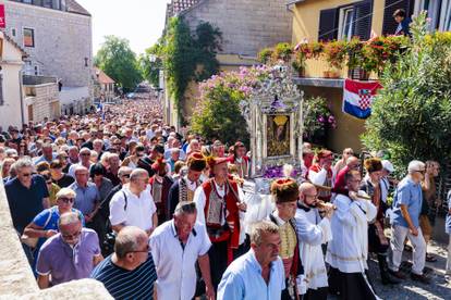 Procesijom i misom obilježena je središnja proslava blagdana Velike Gospe u Sinju