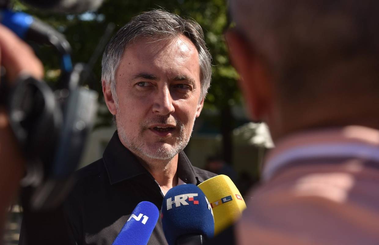 Ovo su ozbiljna vremena. Tko bi dao ovlasti komedijašu Škori