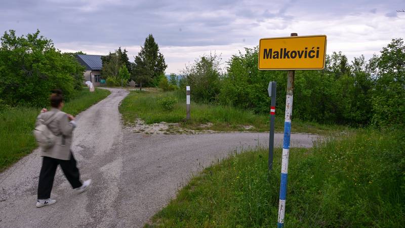 FOTO Bili smo u selu iz kojega potječe John Malkovich: 'Tu je nekad bila njihova kuća...'