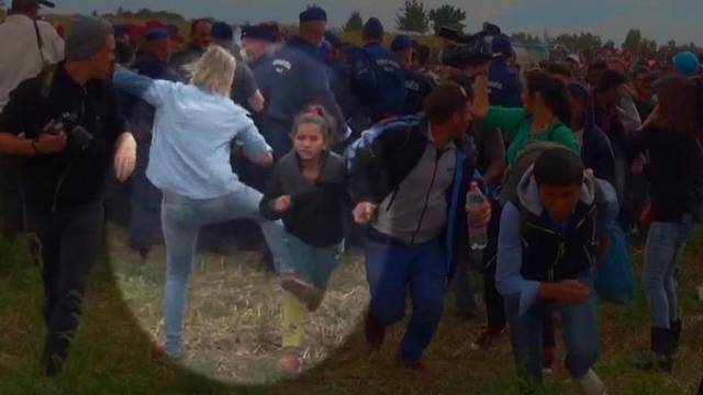 Optužena mađarska novinarka koja je nogom udarila migrante