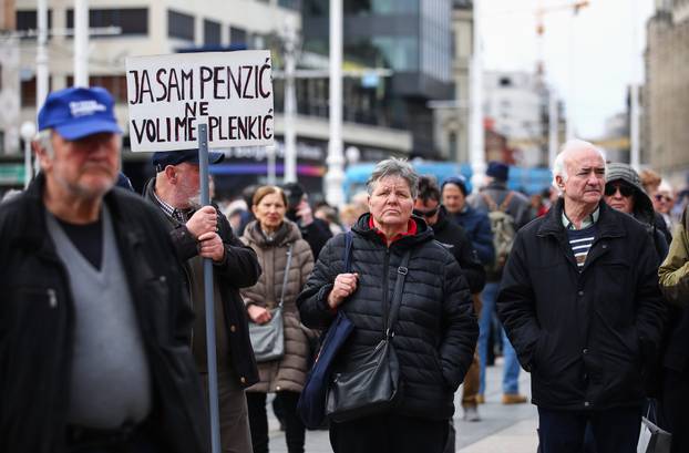 Zagreb, Prosvjed umirovljenika protiv siromaštva, korupcije i kriminala na glavnom gradskom Trgu