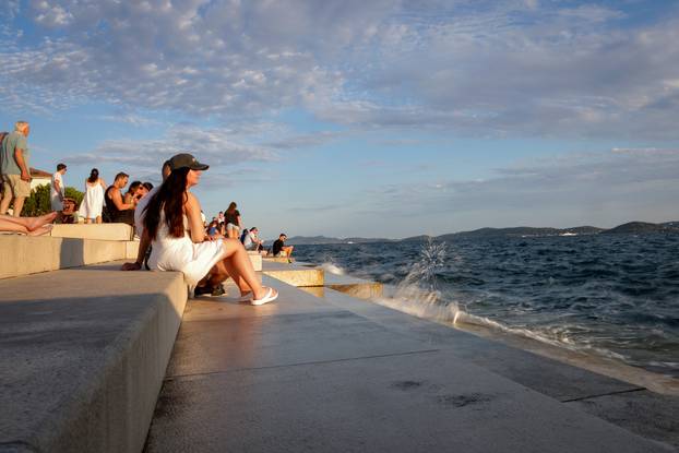 Zadar: Turisti uživaju u šetnji gradom