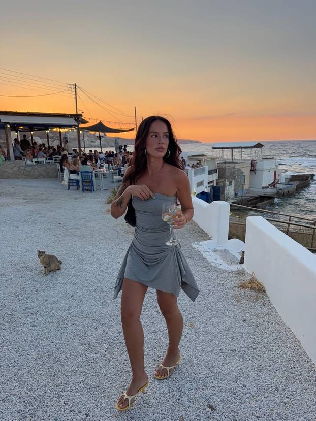 FOTO Sve nosi bez grudnjaka! Australka Eliza je cijela prirodna, kaže da voli slobodu