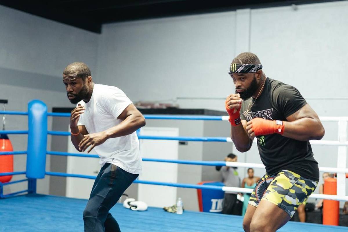 Floyd trenira MMA zvijezdu da se ne bi obrukao s youtuberom