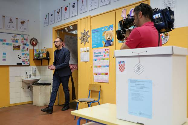 Zagreb: Kandidat za gradonačelnika Tomislav Tomašević glasovao u drugom krugu lokalnih izbora