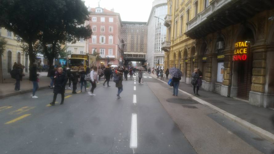 Šok u Rijeci: Urušila se skela u centru grada, promet u blokadi