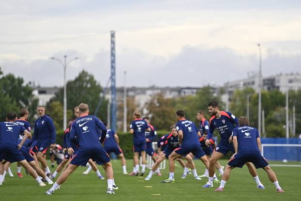 Zagreb: Hrvaski nogometni reprezetativci odradili trening na Maksimiru