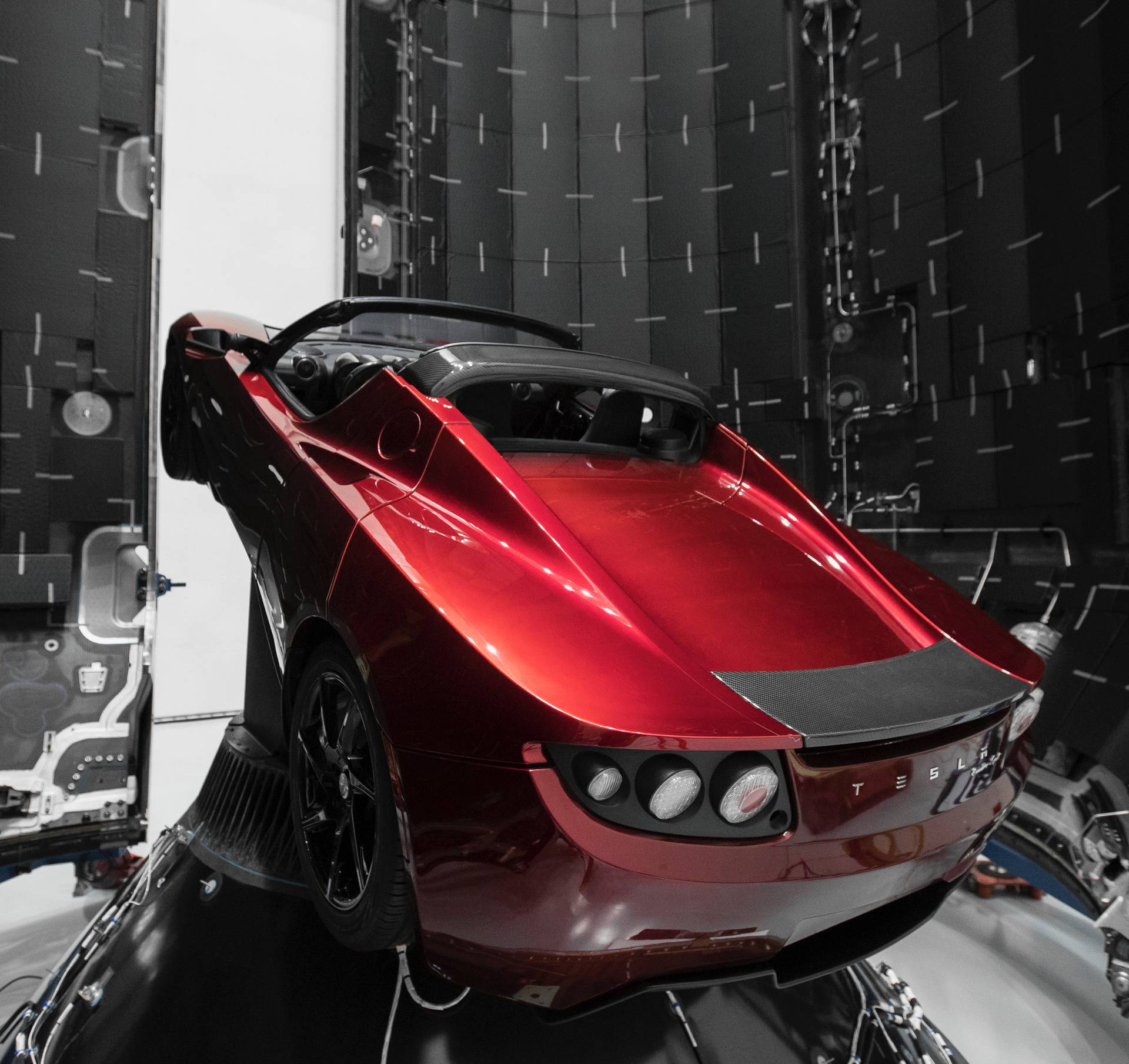 Uspio je: Elon Musk u raketi lansirao auto Tesla u svemir