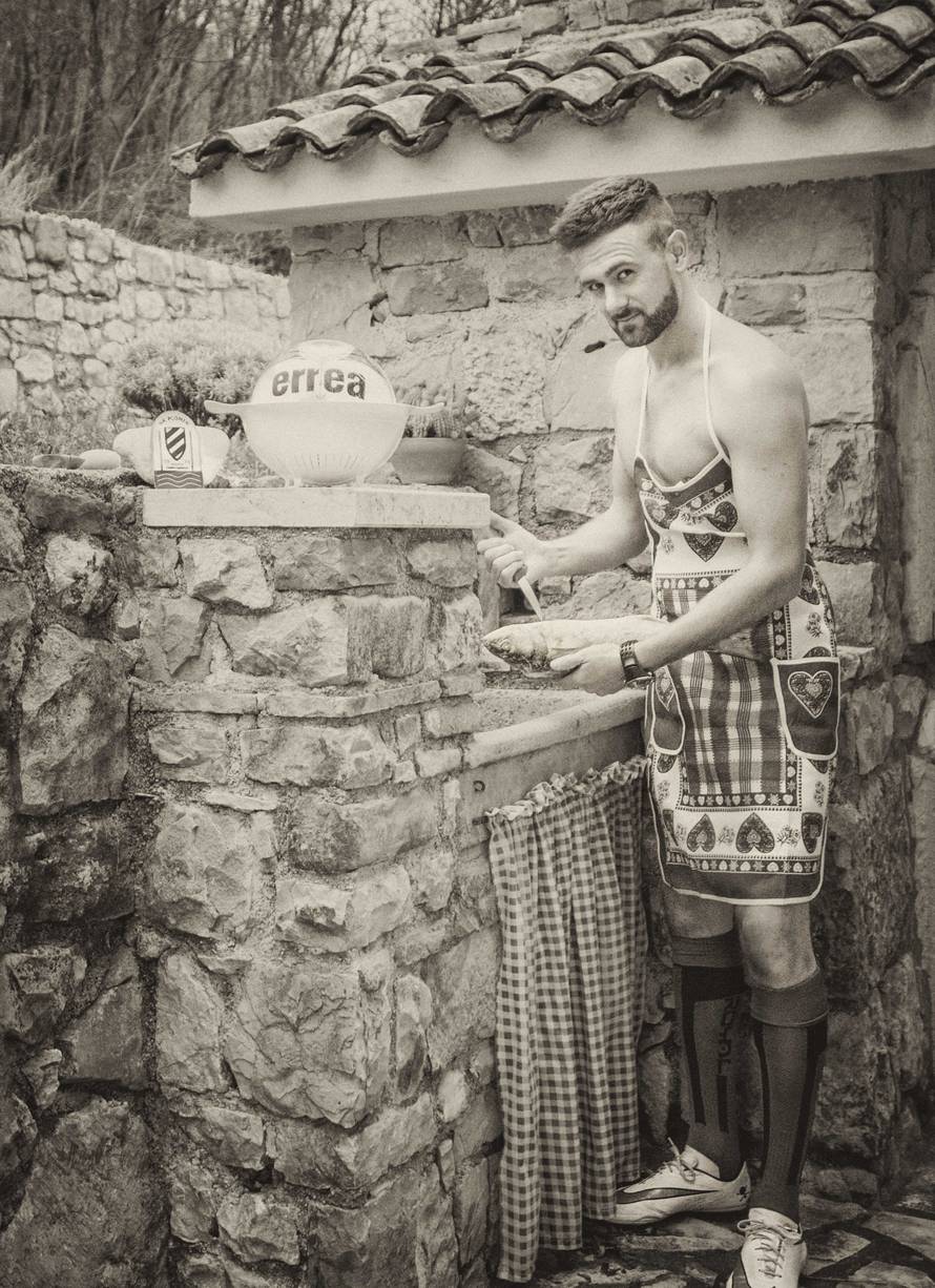 Goli niželigaši: Igrači Plomina snimili su kalendar za 2017.