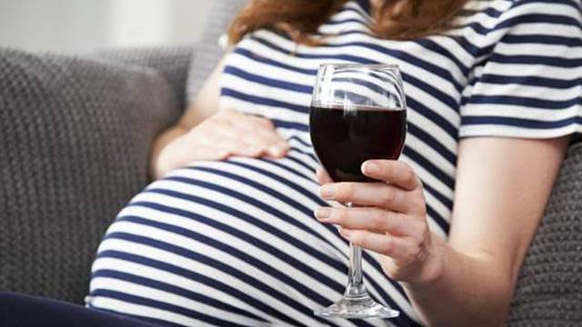Trećina Hrvatica smatra da alkohol u trudnoći ne šteti bebi