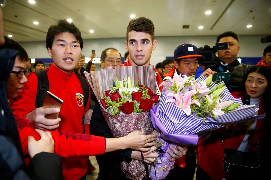 Brazilian international midfielder Oscar arrives at the Shanghai Pudong International Airport, after agreeing to join China super league football club Shanghai SIPG from Chelsea in Shanghai