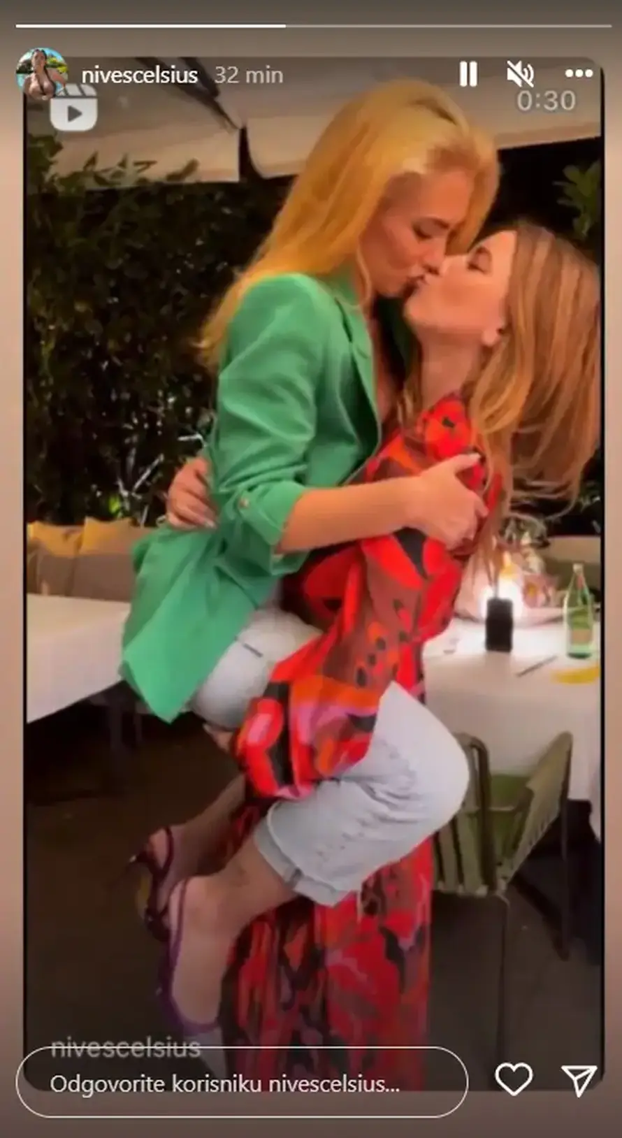 Oho! Nives Celzijus poljubila je prijateljicu u usta: Podijelile su špagete kao Dama i Skitnica...