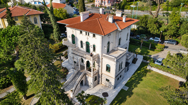 FOTO Želite vidjeti kako izgleda vila u Lovranu od 11 milijuna €? Ima 14 soba i izlaz na more