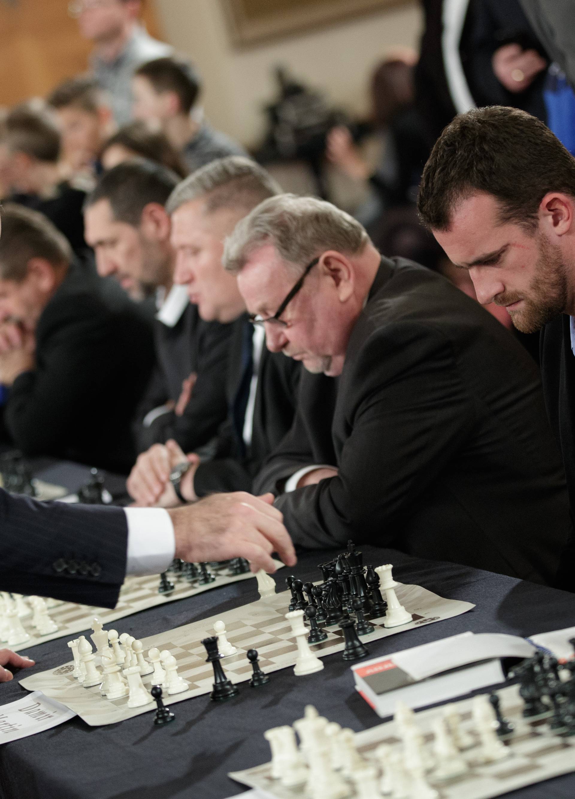 Ćiro, Šeks i Martin pokušali se suprotstaviti Gariju Kasparovu