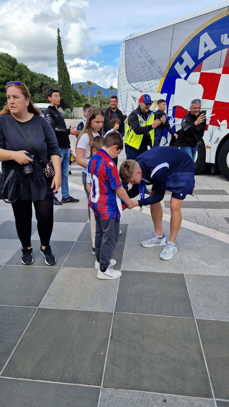 VIDEO 5000 navijača dočekalo Hajdukove tiće na splitskoj Rivi