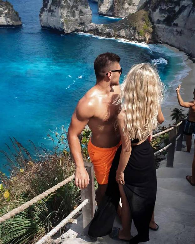 FOTO Majku je pratio do oltara, a sad se i sam oženio. Zvijezda rukometaša u braku s liječnicom