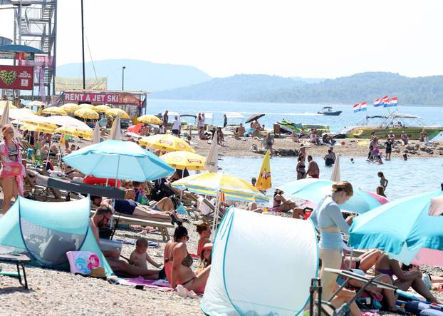 Vodi?ke plaže prepune kupa?a