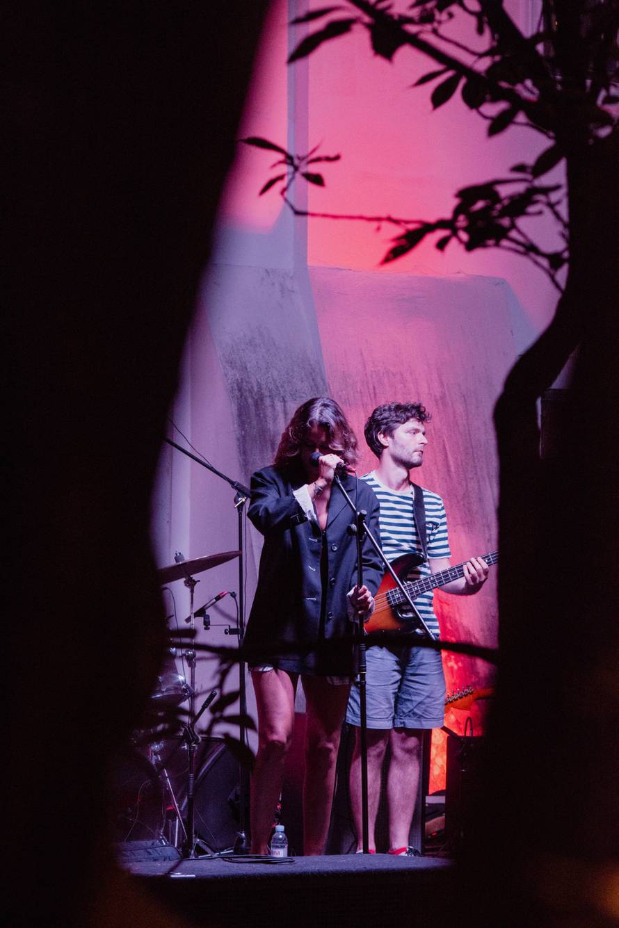 Natali Dizdar rasplesala publiku u Samoboru: Izgledala je sjajno u crnoj elegantnoj kombinaciji