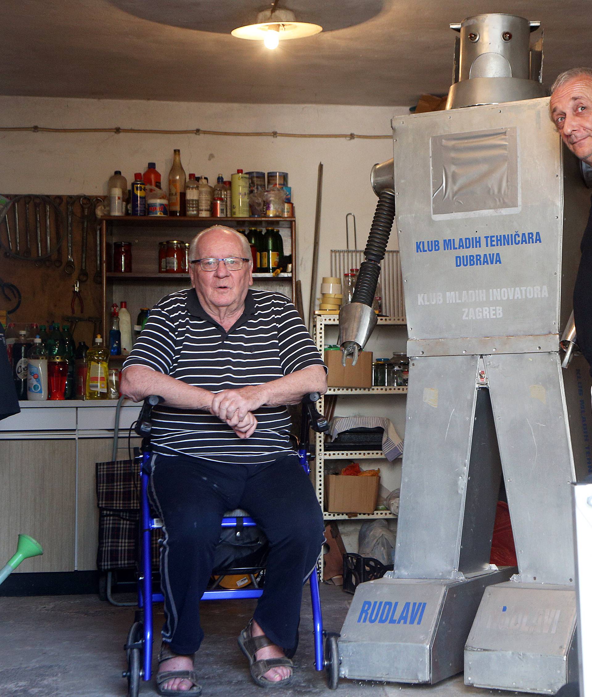 Prvi hrvatski robot sreo 'tatu' nakon 60 godina: 'Kakav dar!'