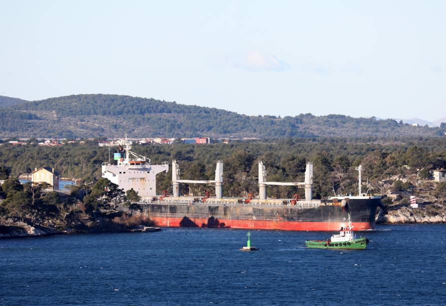 U luku Šibenik uplovio je najveći teretni brod koji je ikada prošao kroz Kanal sv. Ante