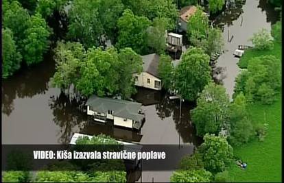 Kiša izazvala strašnu poplavu: Auti uništeni, ljudi u čamcima