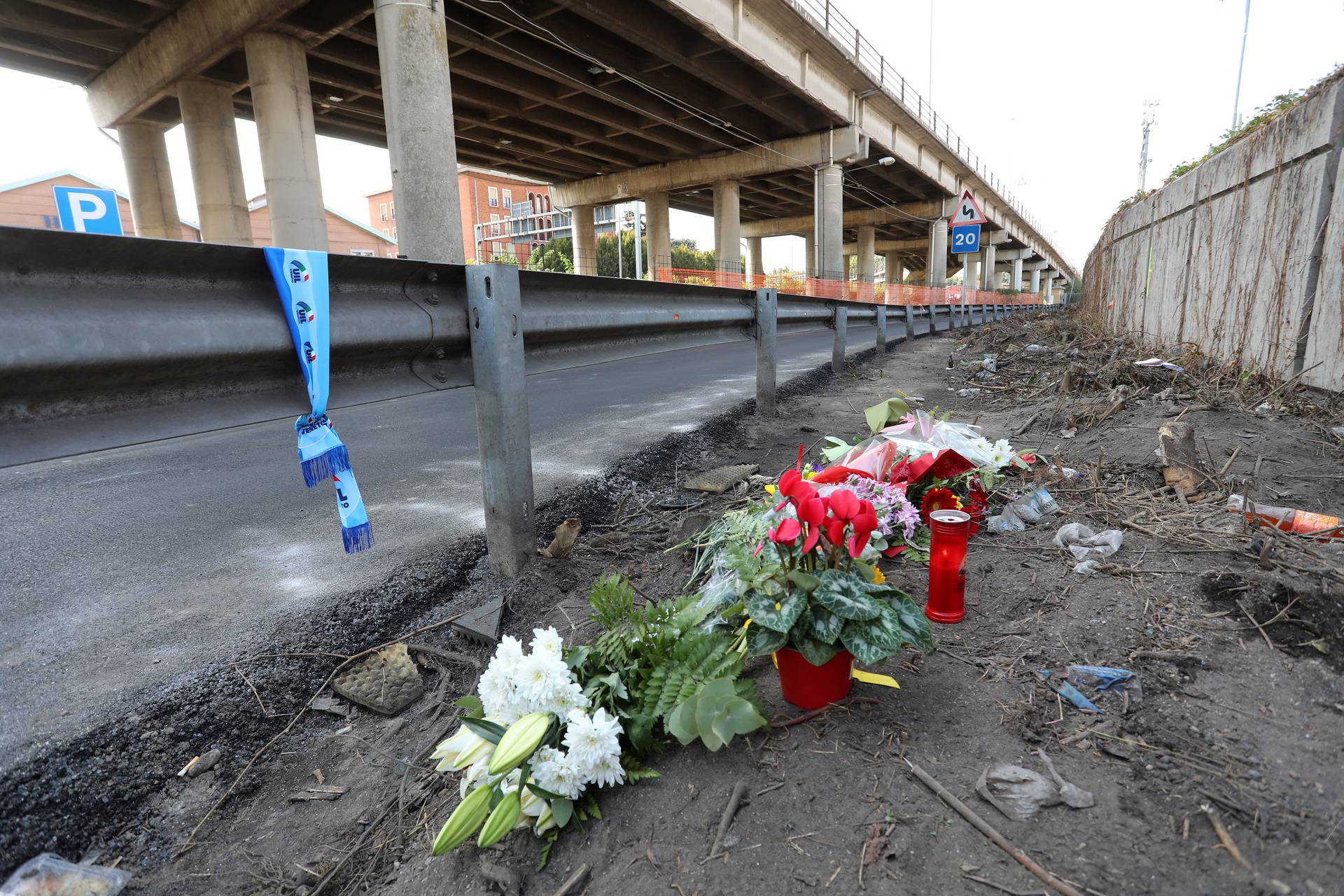Mestre: Cvijeće na mjestu pogibije putnika iz autobusa
