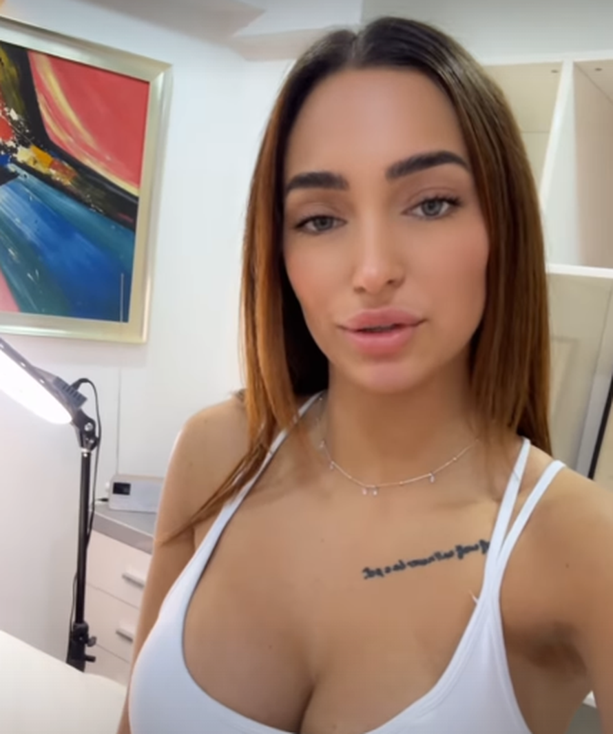 'Savršena' Laura 'pofriškala' je usta: 'Kad te dugo ne prozovu da si umjetna, treba se bocnuti'