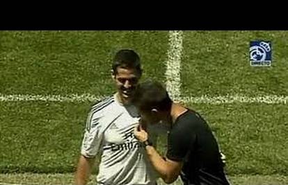 Isco odbio poljubiti grb Reala, umjesto njega to je učinio brat
