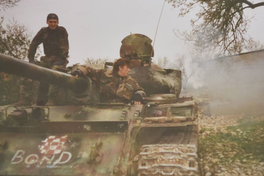 Okrutno smaknuo oca i majku: 'Nitko ne vjeruje što je učinio'