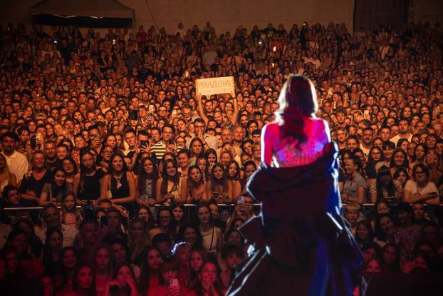 FOTO Mrežaste čarape i korzet: Severina je očarala u Opatiji