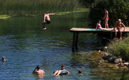 Duga Resa: Spas od ljetnih vrućina mnogi su potražili u Mrežnici