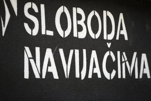 Zagreb: Grafit s motivom lisica na rukama i porukom "Sloboda navijačima"