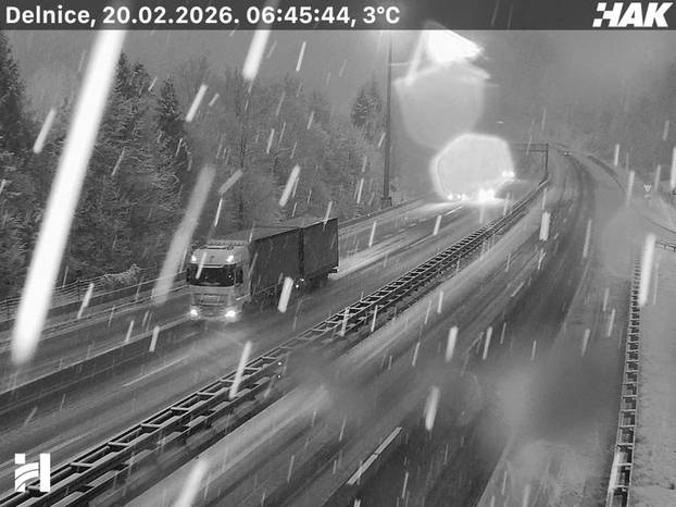 FOTO Snijeg pada u Gorskom kotaru, Lici i na sjeveru. Nema pravca do Rijeke za šlepere