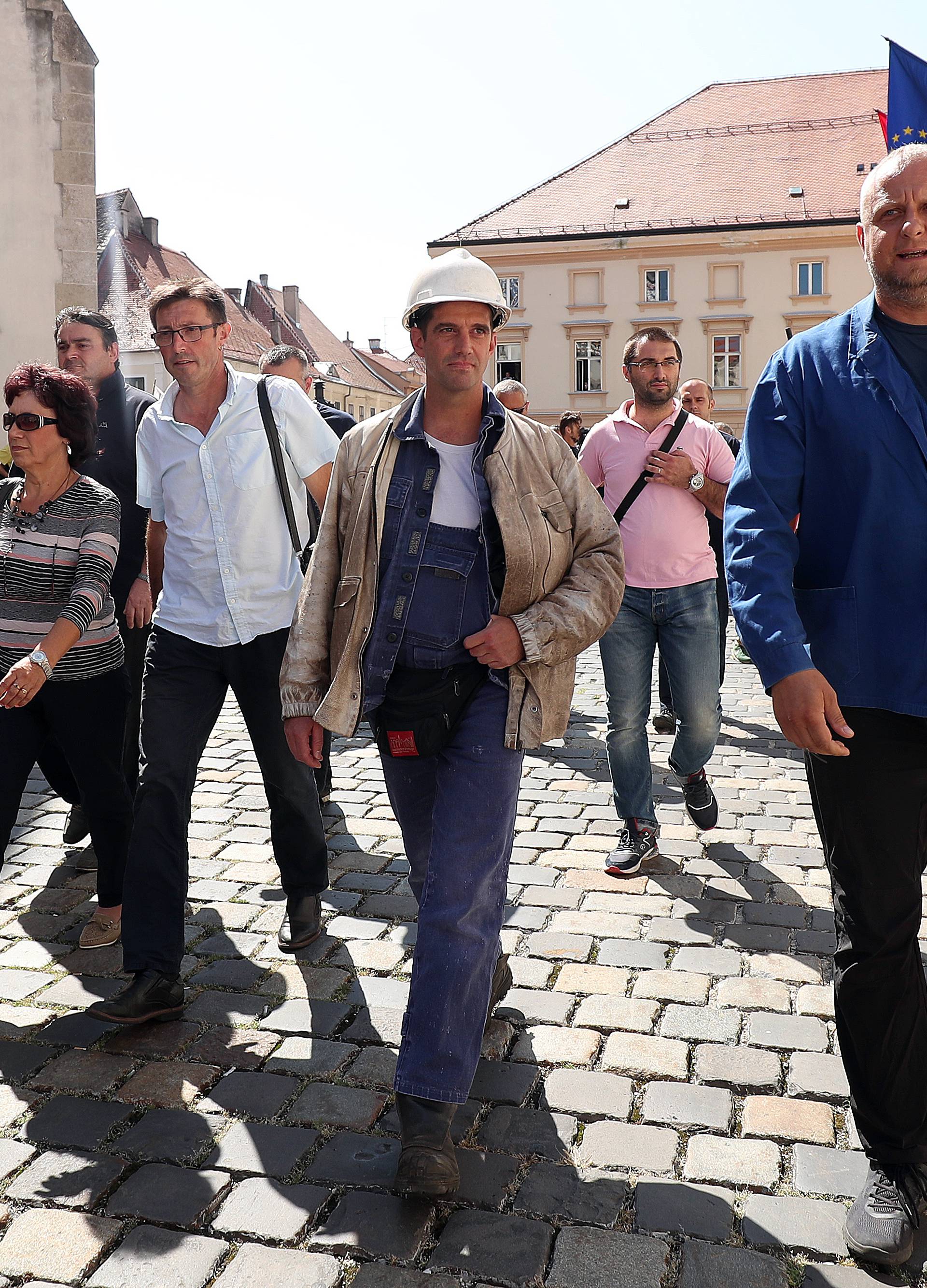 Gotov sastanak u Vladi: 'Štrajk će trajati dok ne isplate plaće'