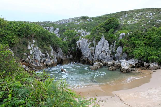 FOTO Kakvo čudo prirode! Ovo je najmanja pješčana plaža na svijetu, a duga je 40 metara