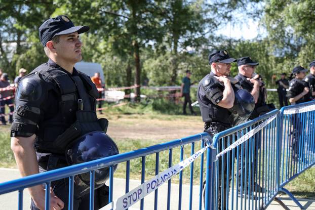 Zagreb: Dražen Keleminec sa svojim pravašima došao na Trnjanske kresove