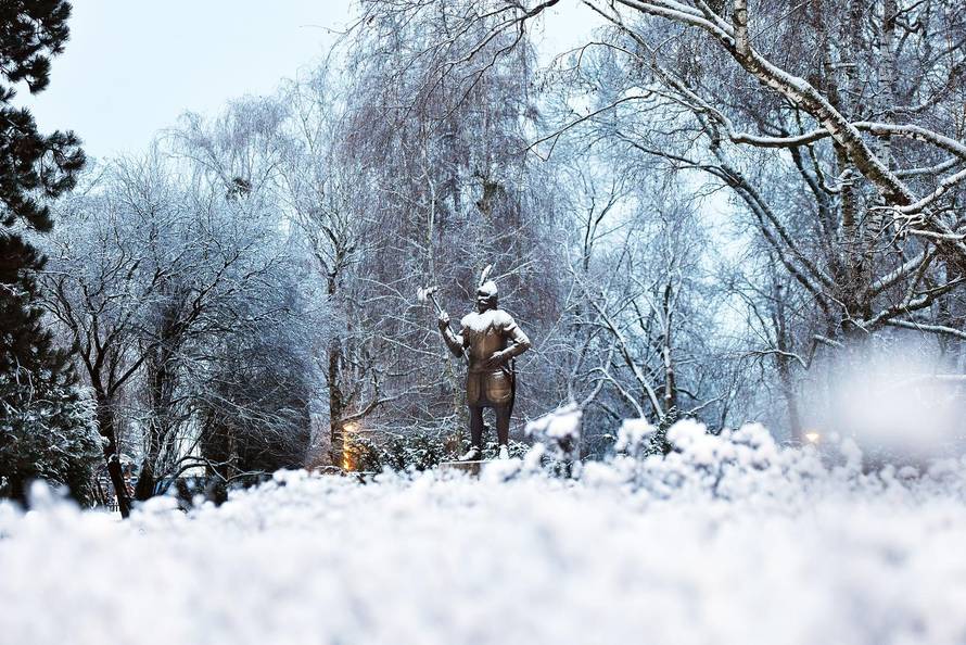 Hladno jutro u Čakovcu prekrivenom snijegom