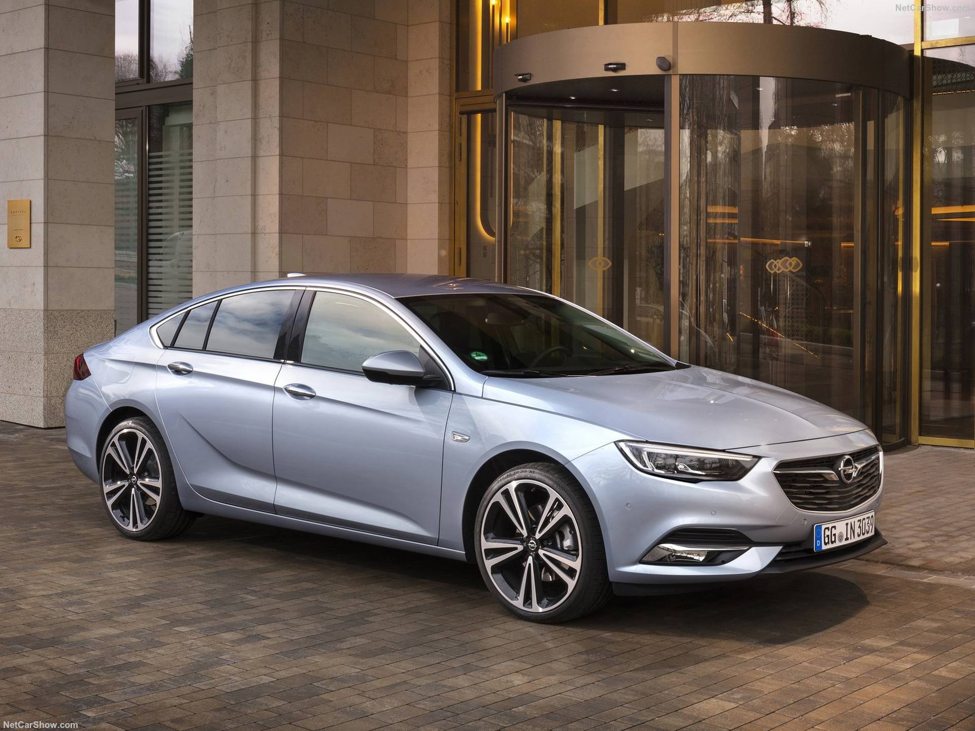 Автомобили среднего класса 2018 список. Opel Insignia 2017. Опель Инсигния 2019. Опель Инсигния 2017. Opel Insignia 2021.