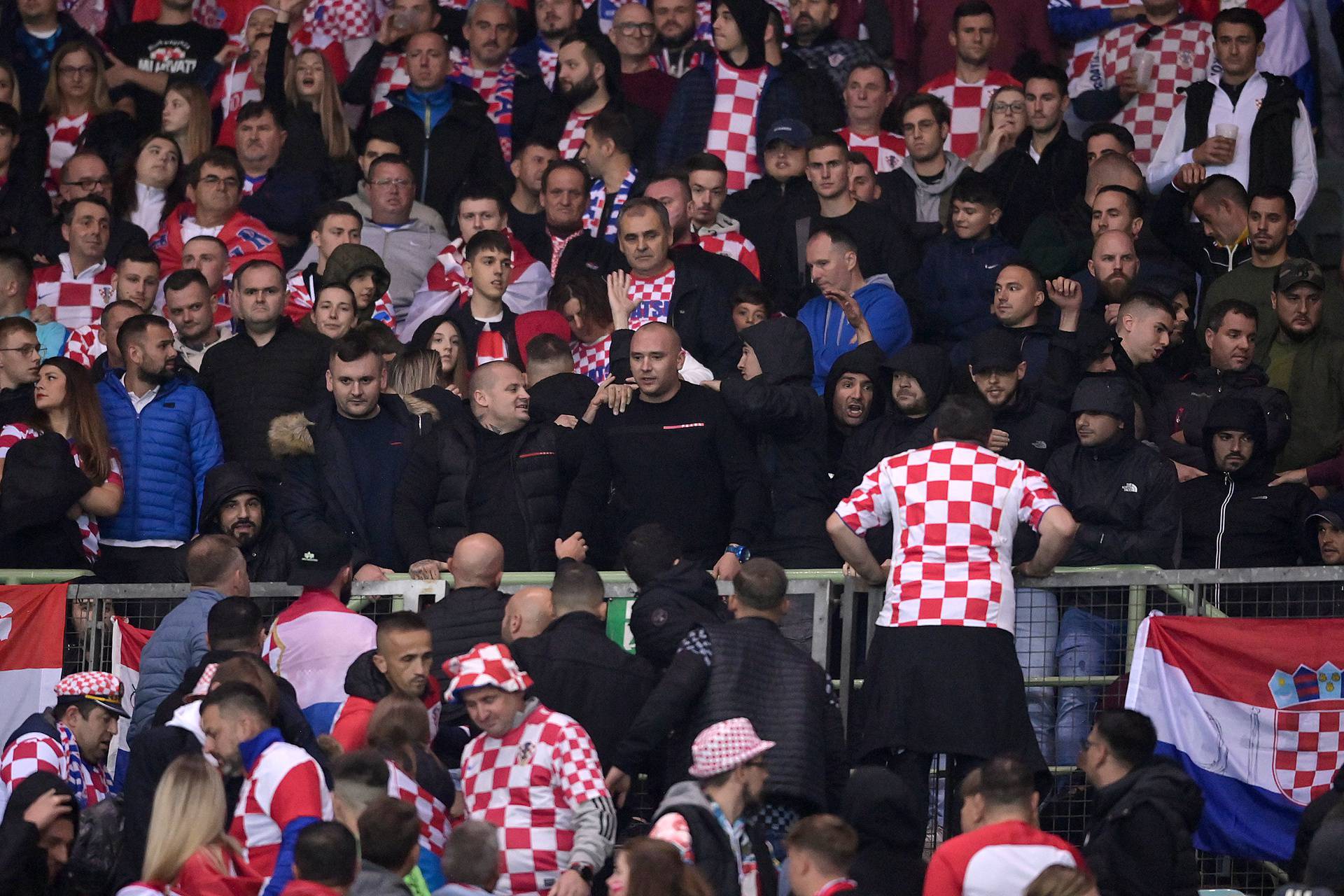 Policija intervenirala na tribini s hrvatskim navijačima