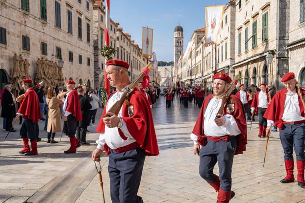 Dubrovnik: Spuštanjem barjaka sv. Vlaha i podizanjem državne zastave te misnim slavljem završila je ovogodišnja Festa svetog Vlaha