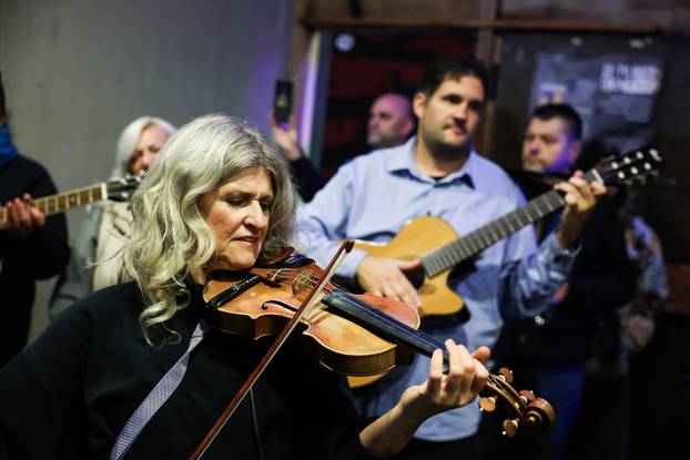 Suze i pjesma u Sarajevu u čast Halidu Bešliću 