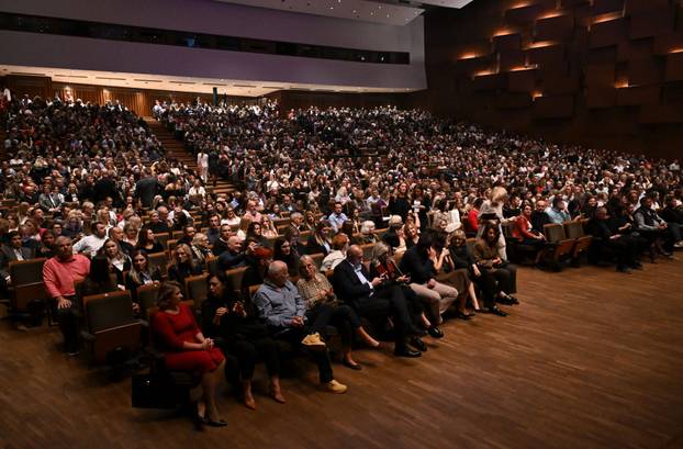 Zagreb: Nina Badrić održala koncert u Lisinskom