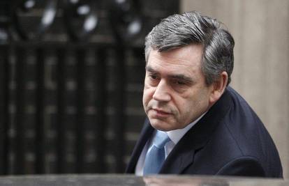 Premijer Gordon Brown zaigrao tenis s učenicima