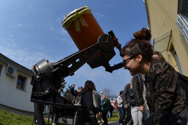 Pula: Astronomsko društvo Istra organiziralo promatranje djelomi?ne pomr?ine Sunca 