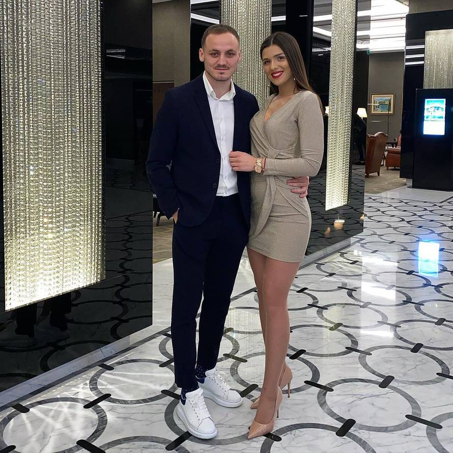 WAGS-ice s domaćih terena: Igrače s tribina bodre bivše misice i ljubavi iz srednjih škola