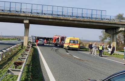 VIDEO Rukometaši Spačve golim rukama iz kamiona spasili vozača i pružili mu prvu pomoć