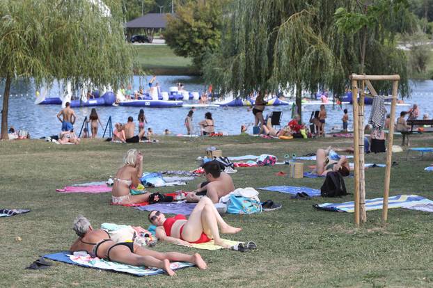 Karlovac: Osvježenje u rijeci Korani
