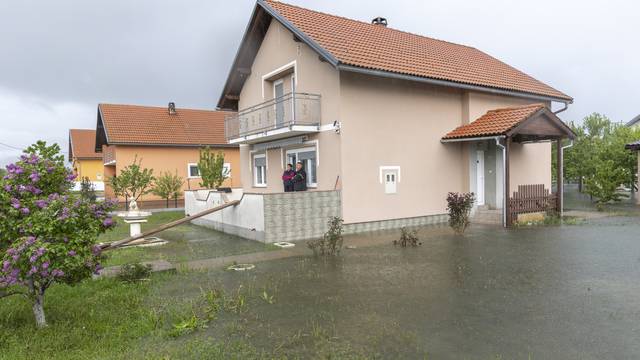 Davor Božinović stigao u Gračac kako bi obišao poplavljena područja