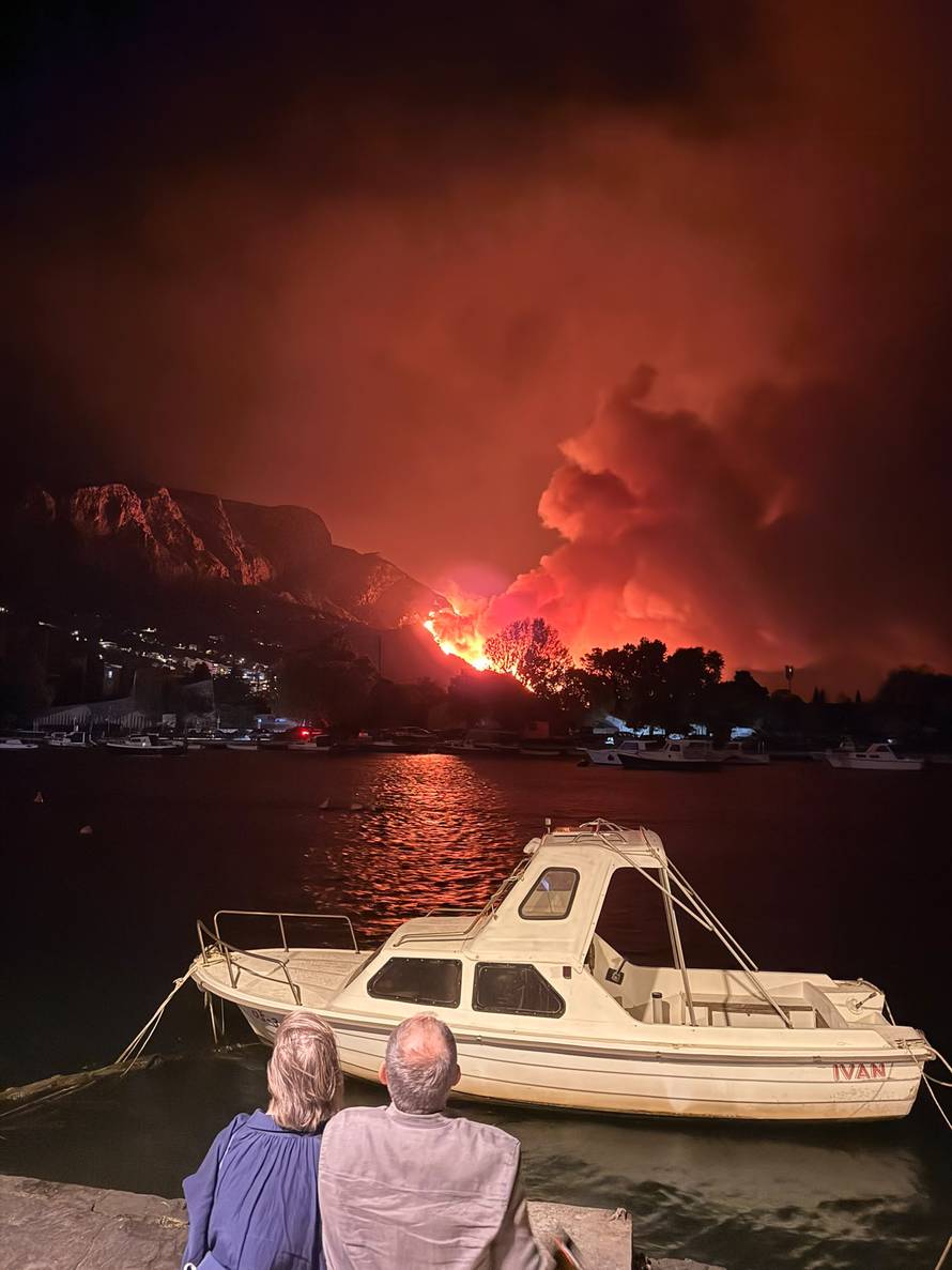 Je li ovo početak požara kod Omiša?! 'Smrdjelo je po gumi. Sve je nestalo u pet minuta...'