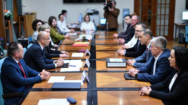 Zagreb: Agrarna stranka, Pokret za hrvatsku poljoprivredu, Akcija za promjene, Demokršćani i Nezavisna lista Višnjan predali listu za parlamentarne izbore